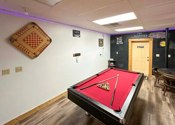 Creekside Sevierville Cabin Game Room And Hot Tub!