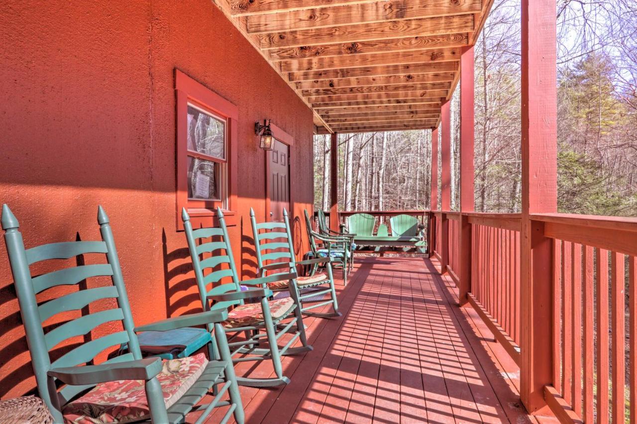 Creekside Game And Hot Tub! Sevierville
